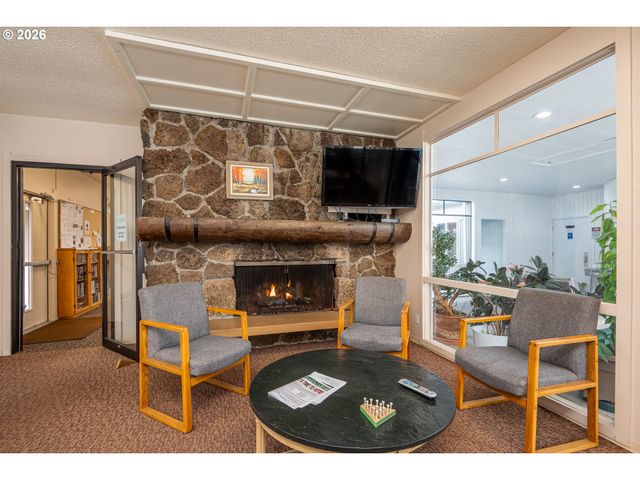 1600 RHODODENDRON Dr 155, Florence, OR 97439