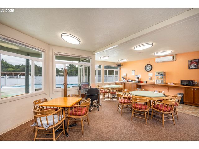 1600 RHODODENDRON Dr 155, Florence, OR 97439