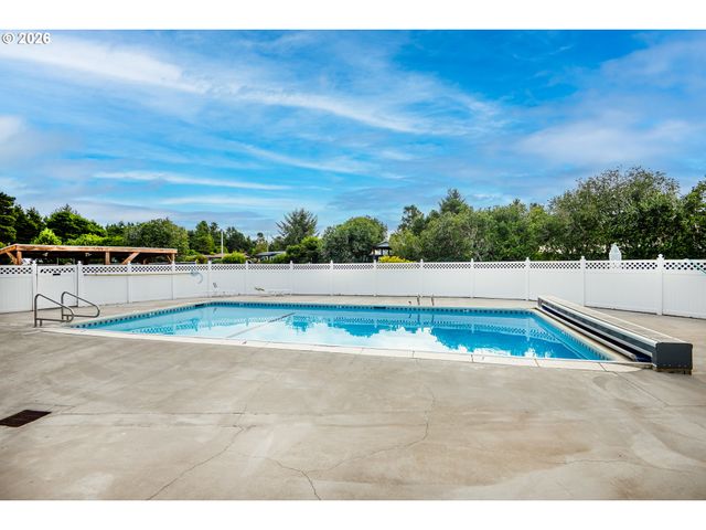 1600 RHODODENDRON Dr 155, Florence, OR 97439