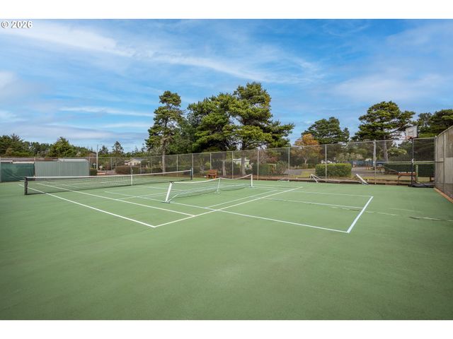 1600 RHODODENDRON Dr 155, Florence, OR 97439