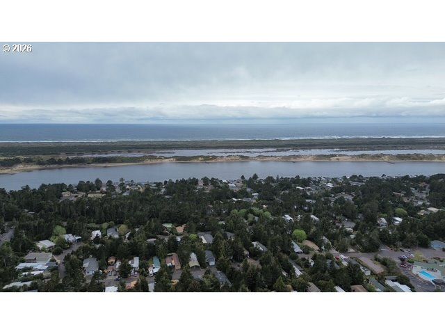 1600 RHODODENDRON Dr 155, Florence, OR 97439