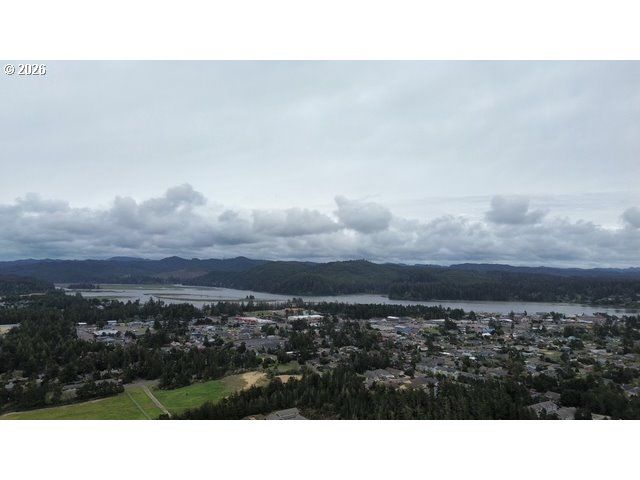 1600 RHODODENDRON Dr 155, Florence, OR 97439