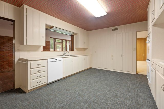 303 S Jackson Street, Alvin, TX 77511