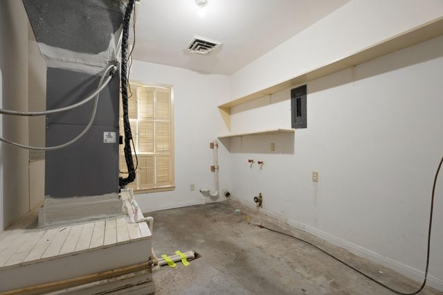 303 S Jackson Street, Alvin, TX 77511