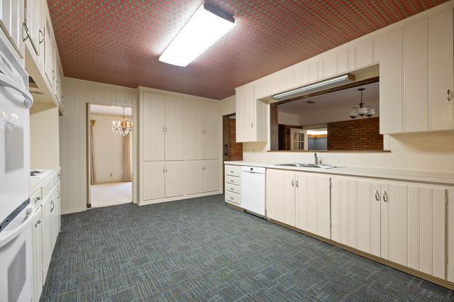 303 S Jackson Street, Alvin, TX 77511