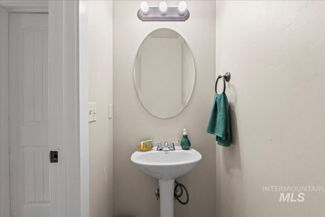 2586 N Mitchell St, Boise, ID 83704