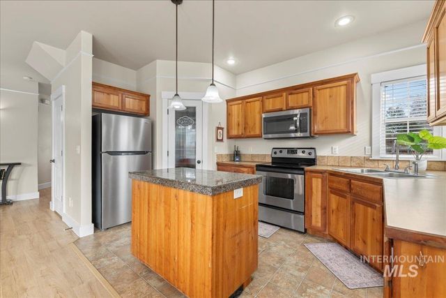 2586 N Mitchell St, Boise, ID 83704