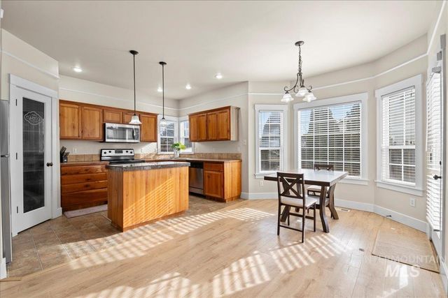 2586 N Mitchell St, Boise, ID 83704