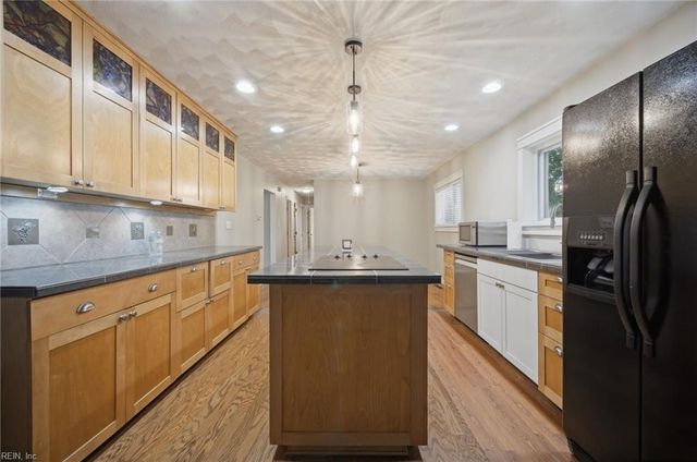 2301 Inlynnview RD, Virginia Beach, VA 23454