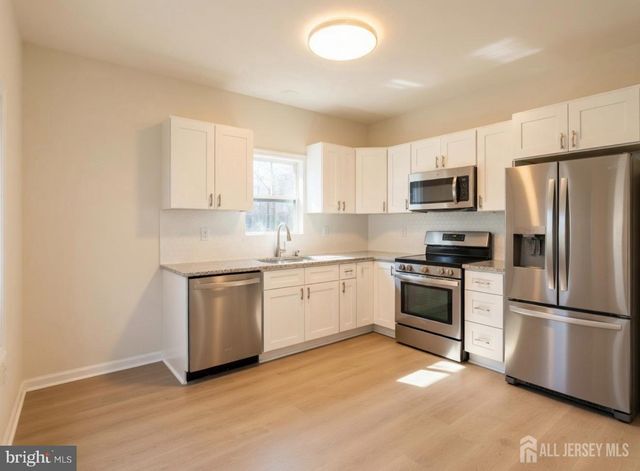 103 LOGAN LN, Bridgeport, NJ 08014
