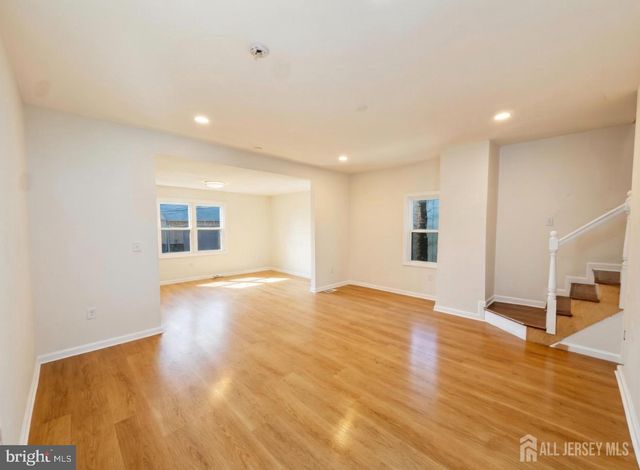 103 LOGAN LN, Bridgeport, NJ 08014