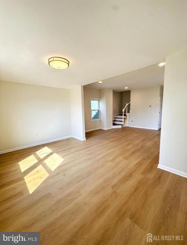 103 LOGAN LN, Bridgeport, NJ 08014
