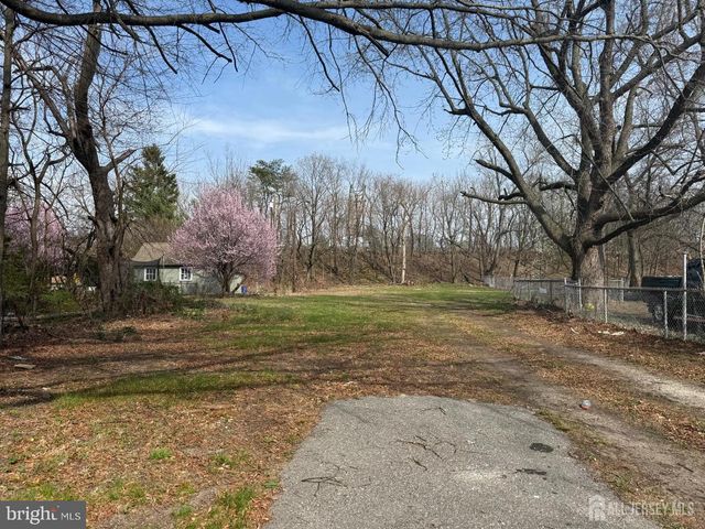 103 LOGAN LN, Bridgeport, NJ 08014