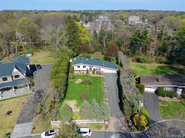 11 Laurie Place, Glen Cove, NY 11542