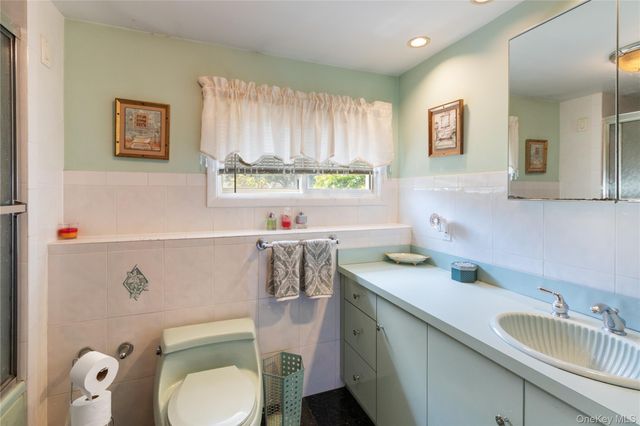 11 Laurie Place, Glen Cove, NY 11542