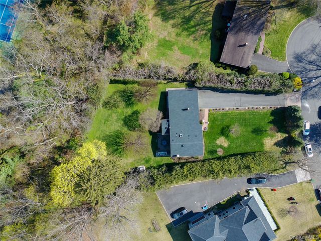 11 Laurie Place, Glen Cove, NY 11542