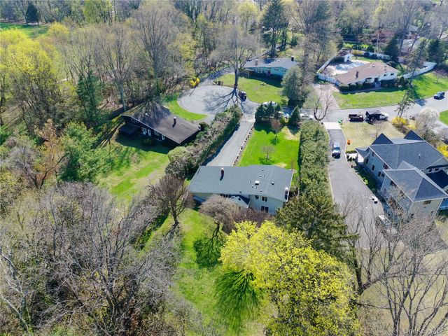 11 Laurie Place, Glen Cove, NY 11542