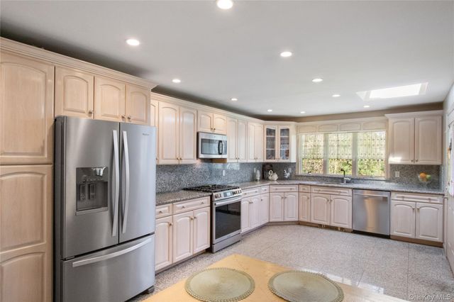 11 Laurie Place, Glen Cove, NY 11542