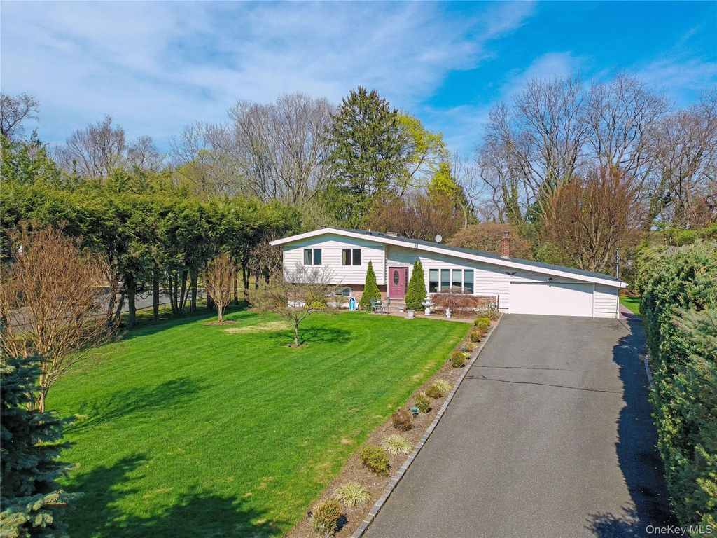 11 Laurie Place, Glen Cove, NY 11542