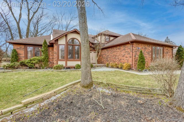 1651 Redbud Drive, Troy, MI 48098