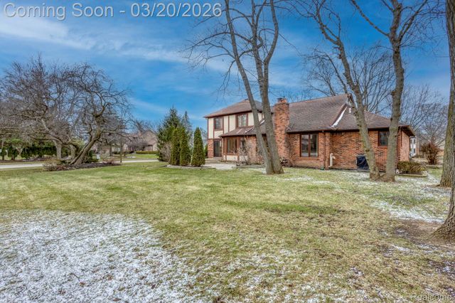 1651 Redbud Drive, Troy, MI 48098