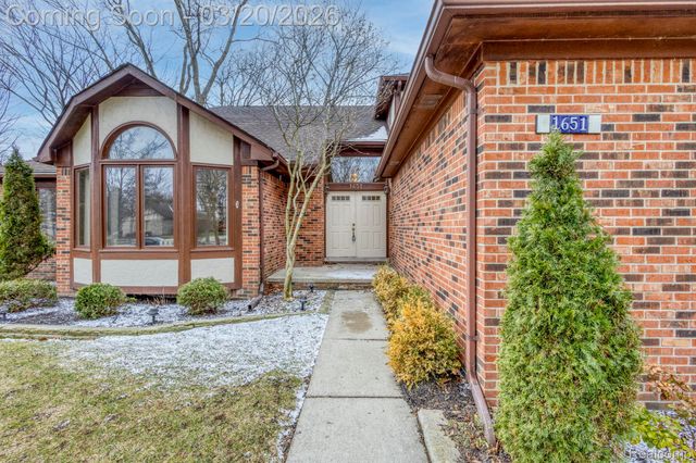 1651 Redbud Drive, Troy, MI 48098