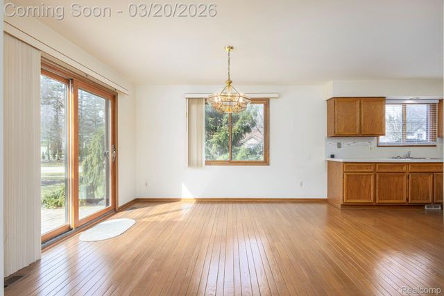 1651 Redbud Drive, Troy, MI 48098