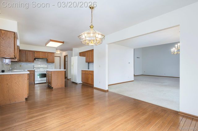 1651 Redbud Drive, Troy, MI 48098