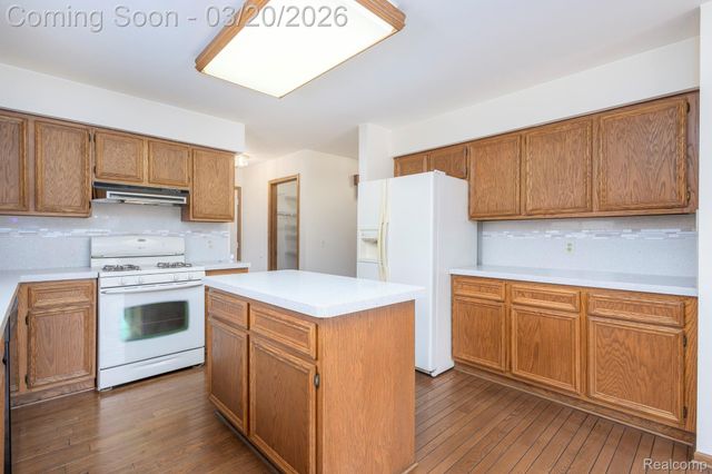 1651 Redbud Drive, Troy, MI 48098