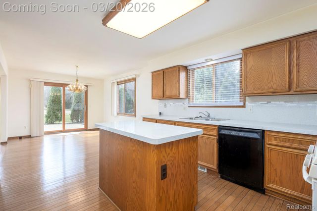 1651 Redbud Drive, Troy, MI 48098