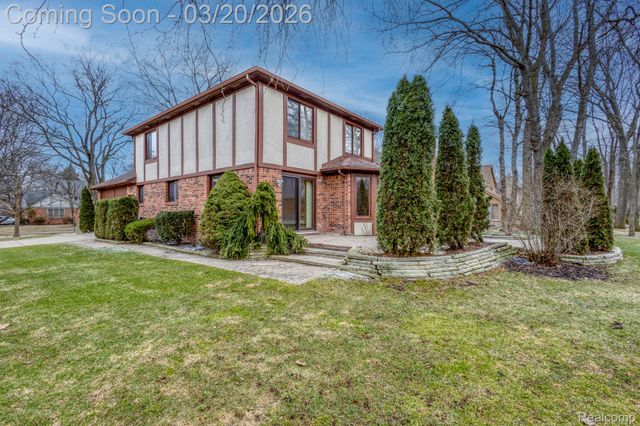 1651 Redbud Drive, Troy, MI 48098