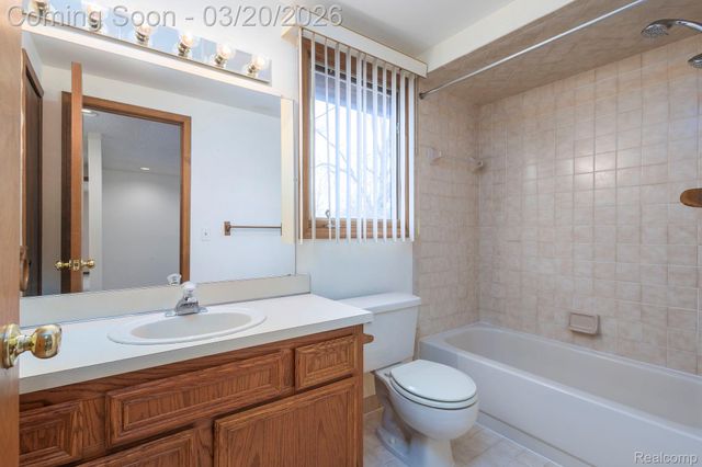 1651 Redbud Drive, Troy, MI 48098