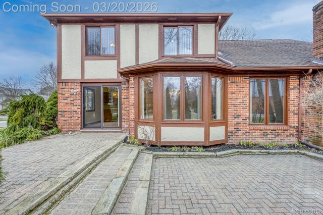1651 Redbud Drive, Troy, MI 48098