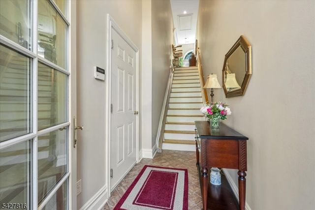 29 Schmidt Cir, Watchung Boro, NJ 07069