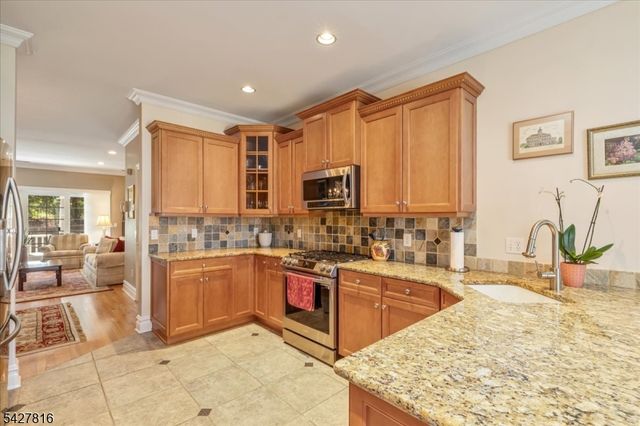 29 Schmidt Cir, Watchung Boro, NJ 07069