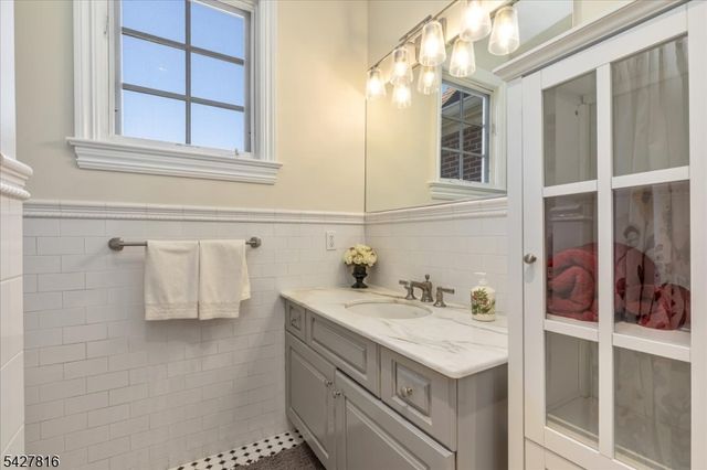 29 Schmidt Cir, Watchung Boro, NJ 07069