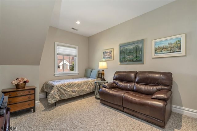 29 Schmidt Cir, Watchung Boro, NJ 07069