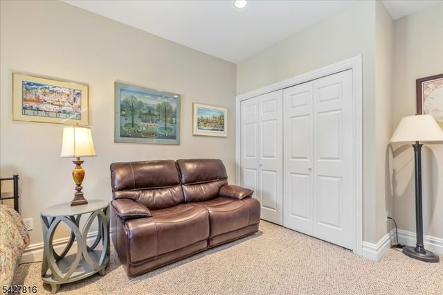29 Schmidt Cir, Watchung Boro, NJ 07069