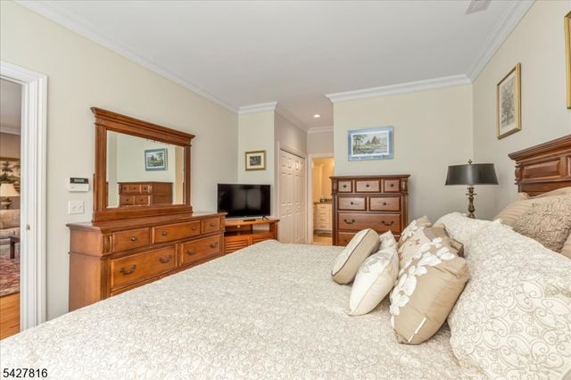29 Schmidt Cir, Watchung Boro, NJ 07069