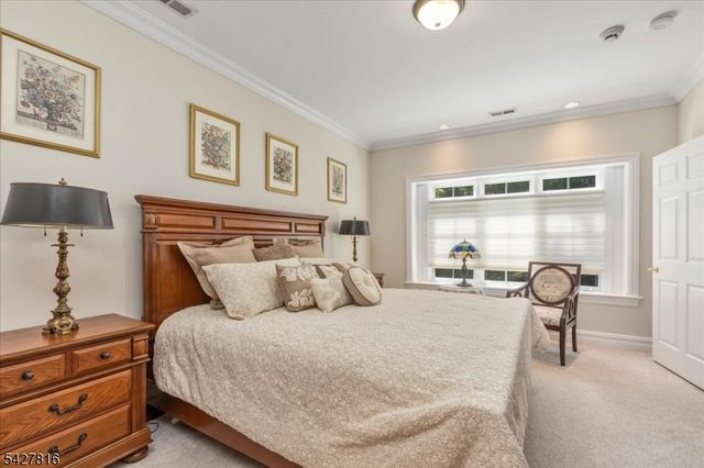 29 Schmidt Cir, Watchung Boro, NJ 07069