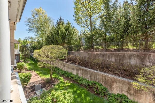 29 Schmidt Cir, Watchung Boro, NJ 07069