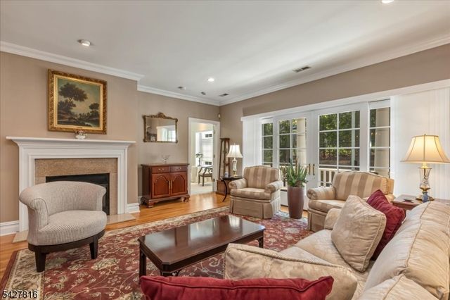 29 Schmidt Cir, Watchung Boro, NJ 07069