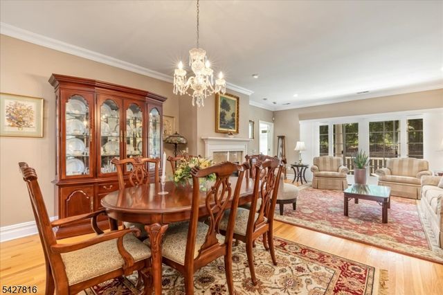 29 Schmidt Cir, Watchung Boro, NJ 07069