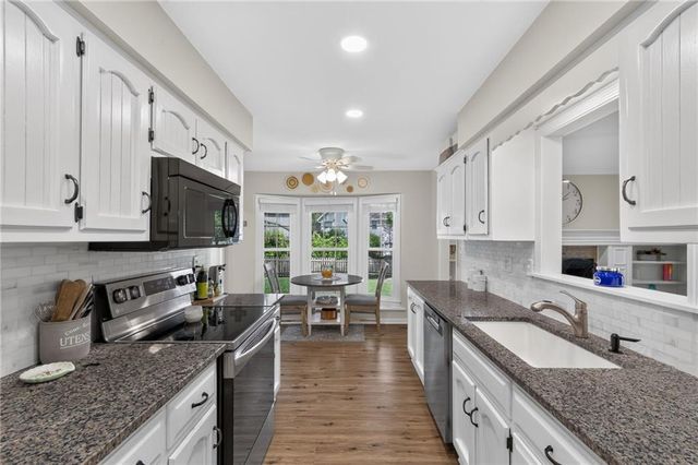 1104 NE Oak Tree Drive, Lee's Summit, MO 64086