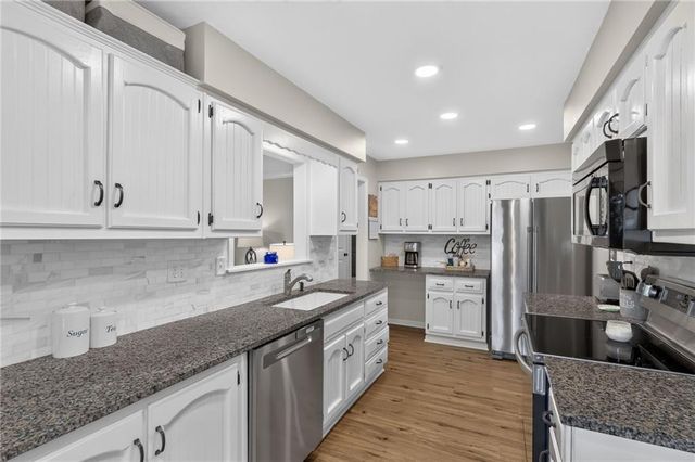 1104 NE Oak Tree Drive, Lee's Summit, MO 64086