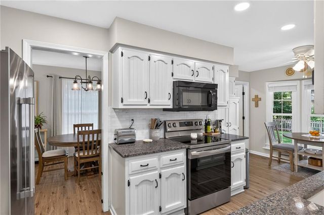 1104 NE Oak Tree Drive, Lee's Summit, MO 64086