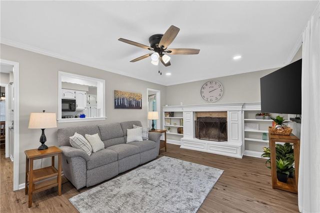 1104 NE Oak Tree Drive, Lee's Summit, MO 64086