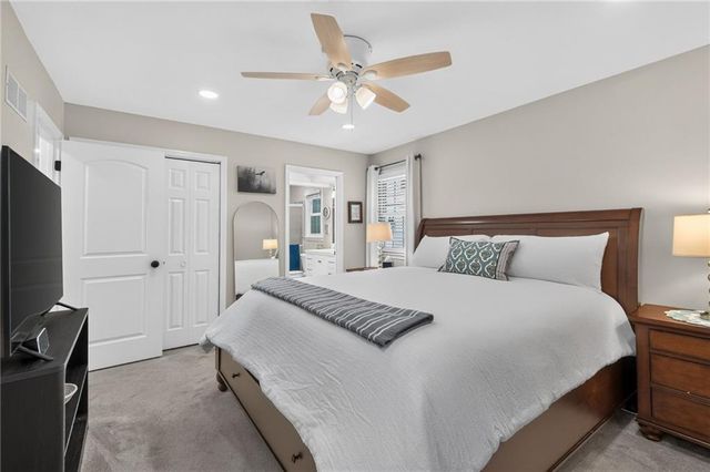 1104 NE Oak Tree Drive, Lee's Summit, MO 64086