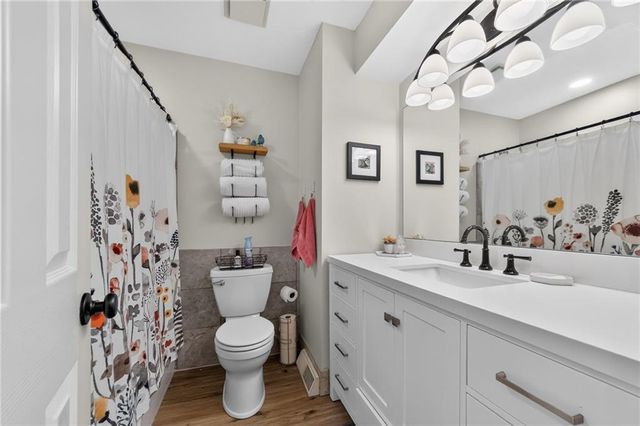 1104 NE Oak Tree Drive, Lee's Summit, MO 64086