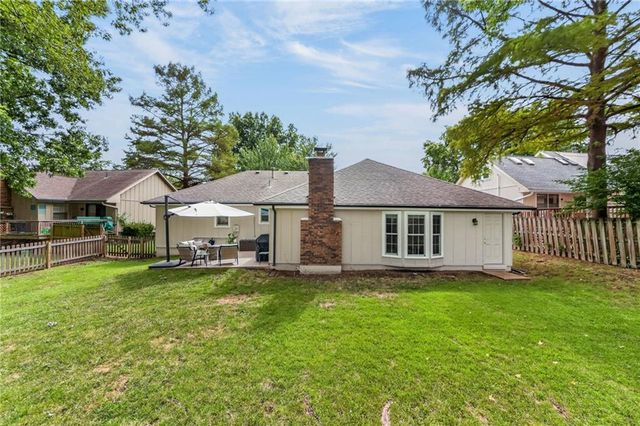 1104 NE Oak Tree Drive, Lee's Summit, MO 64086